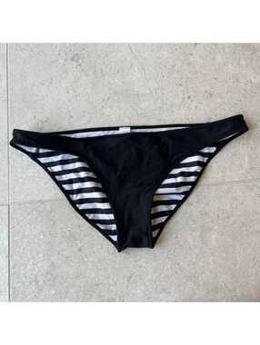 Lululemon suns out bikini bottom reversible